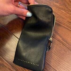 QUAY AUSTRALIA Sunglass Zip Holder